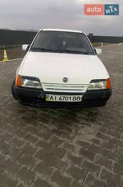 Хетчбек Opel Kadett 1988 в Кагарлику