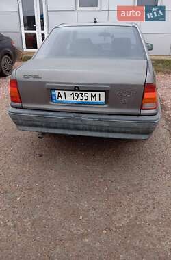 Седан Opel Kadett 1988 в Вышгороде