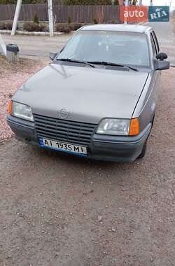 Седан Opel Kadett 1988 в Вышгороде