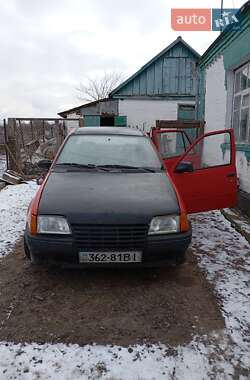 Седан Opel Kadett 1988 в Новоархангельске