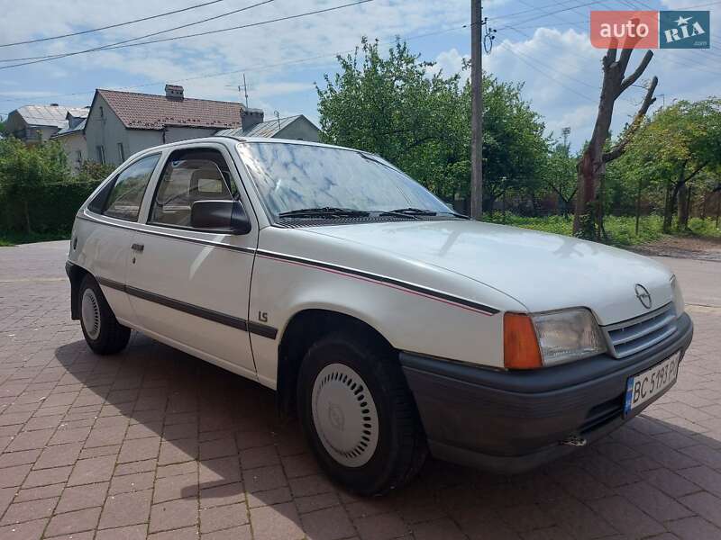 Хэтчбек Opel Kadett 1988 в Львове