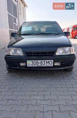 Седан Opel Kadett 1990 в Черновцах