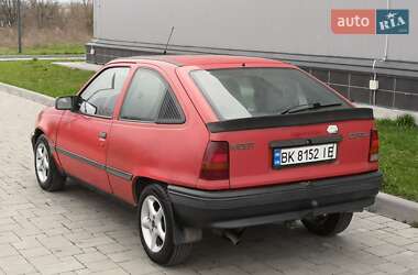 Хэтчбек Opel Kadett 1987 в 