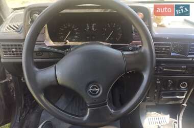 Хэтчбек Opel Kadett 1991 в 