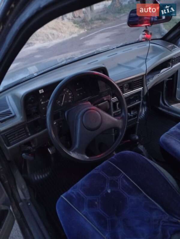 Седан Opel Kadett 1988 в Сумах