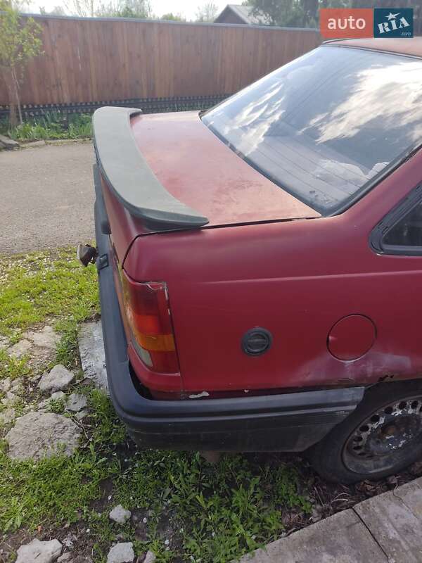 Седан Opel Kadett 1986 в Чернігові