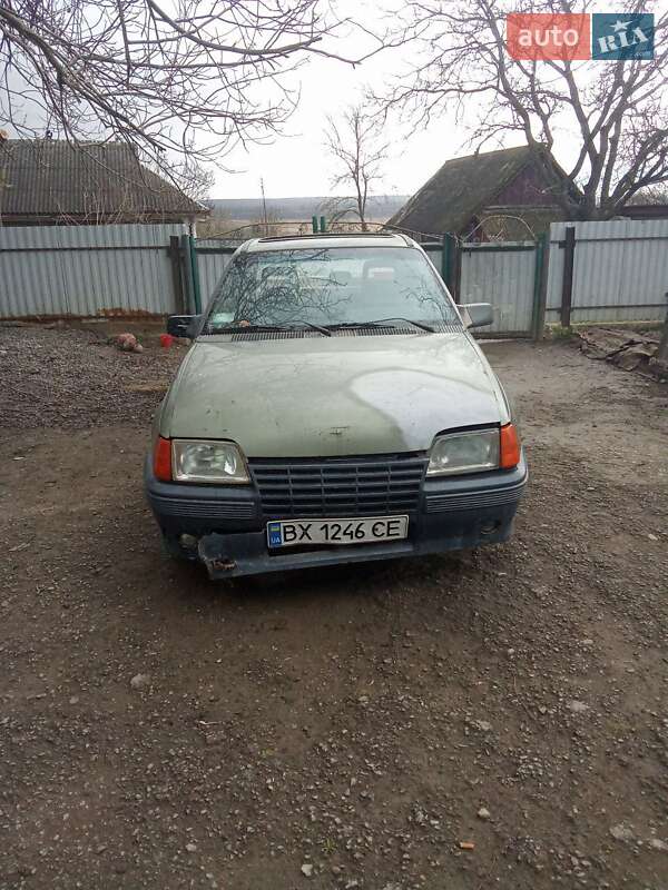 Седан Opel Kadett 1986 в Хмельницком