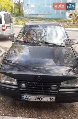 Хэтчбек Opel Kadett 1989 в 