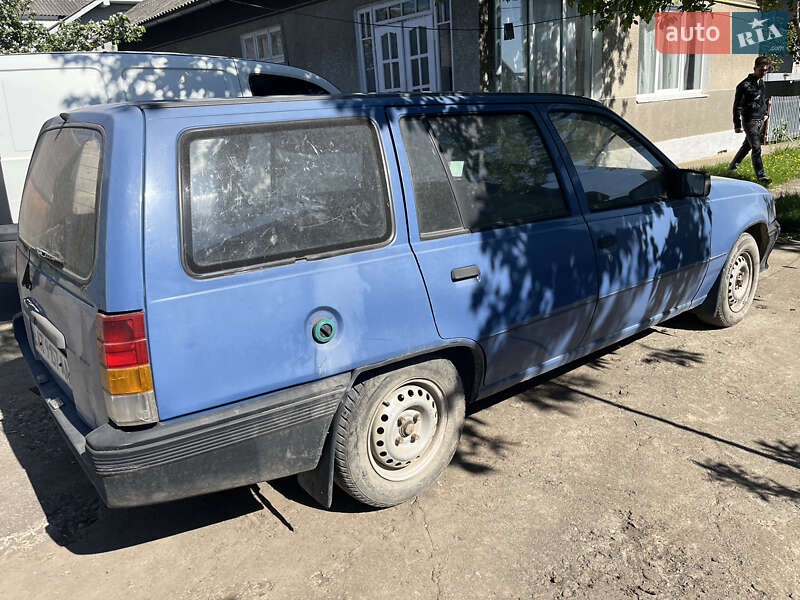 Універсал Opel Kadett 1990 в Городенці