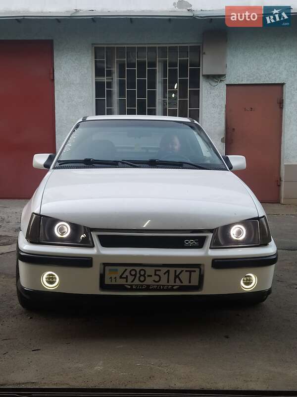 Хэтчбек Opel Kadett 1988 в 