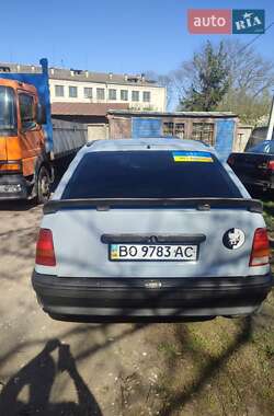 Хетчбек Opel Kadett 1985 в 