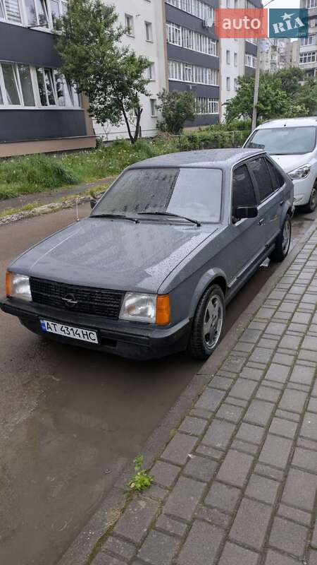 Хетчбек Opel Kadett 1984 в 