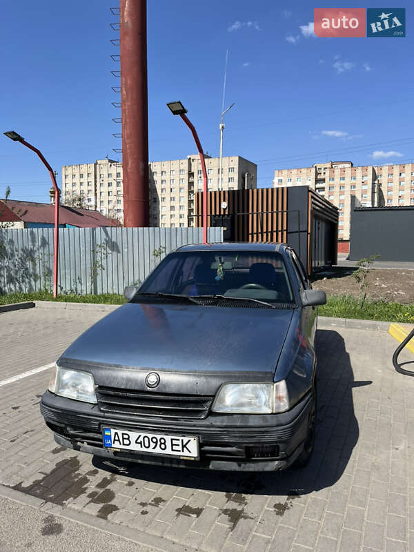 Хэтчбек Opel Kadett 1990 в 