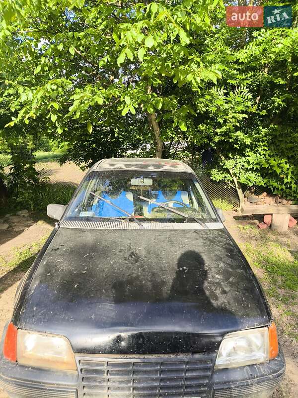 Хэтчбек Opel Kadett 1988 в Виннице