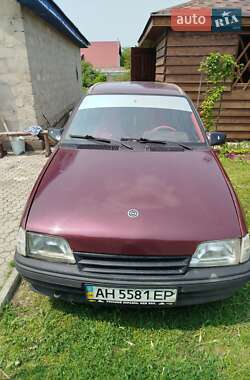 Хетчбек Opel Kadett 1985 в Дніпрі