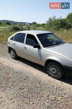 Хэтчбек Opel Kadett 1988 в Ужгороде