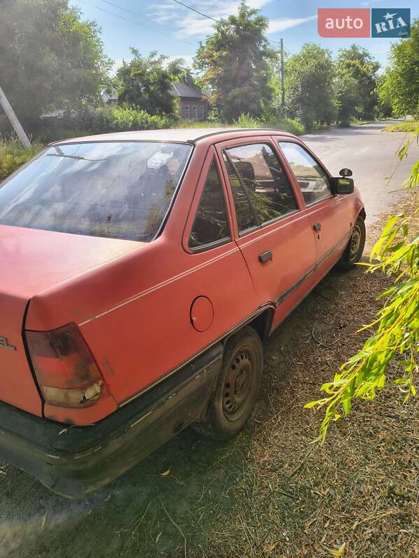Седан Opel Kadett 1986 в Чигирину