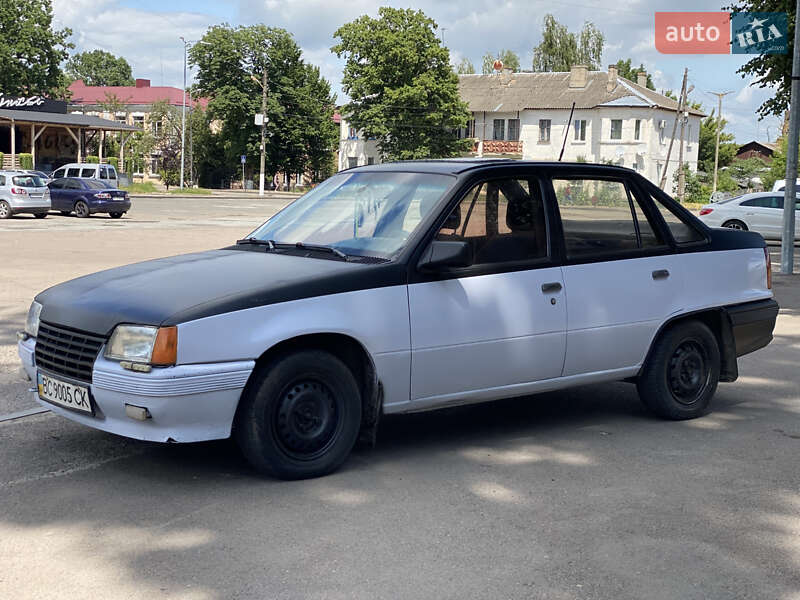 Седан Opel Kadett 1986 в Рівному