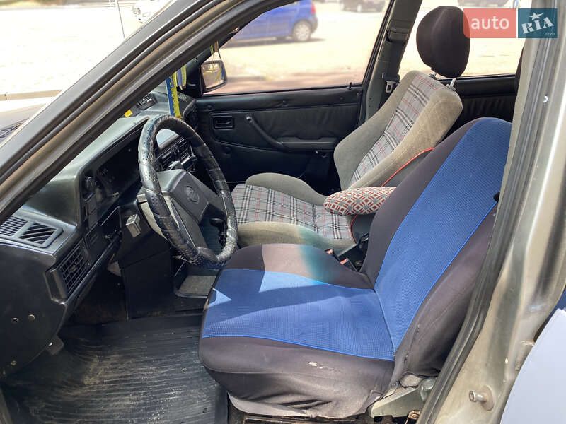 Седан Opel Kadett 1986 в Рівному