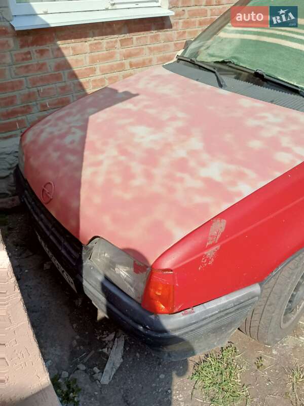 Седан Opel Kadett 1988 в Ізюмі