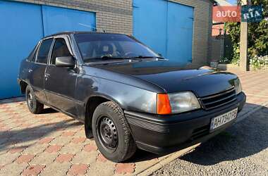 Седан Opel Kadett 1990 в Краматорську