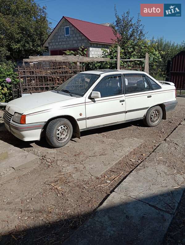 Седан Opel Kadett 1987 в Неполоківцях