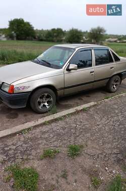 Седан Opel Kadett 1986 в Изюме
