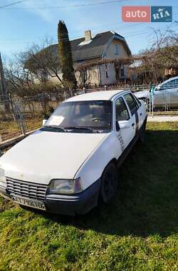 Седан Opel Kadett 1987 в Калуше