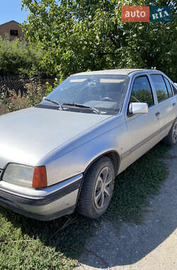 Хэтчбек Opel Kadett 1990 в Кодыме