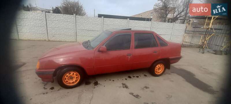 Седан Opel Kadett 1988 в Олександрії