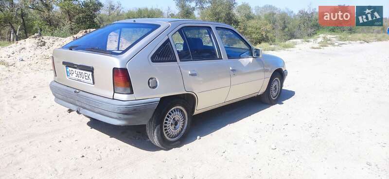 Хэтчбек Opel Kadett 1987 в Запорожье фото 3 Хэтчбек Opel Kadett 1987 в Запорожье