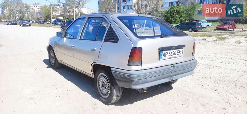 Хэтчбек Opel Kadett 1987 в Запорожье фото 5 Хэтчбек Opel Kadett 1987 в Запорожье