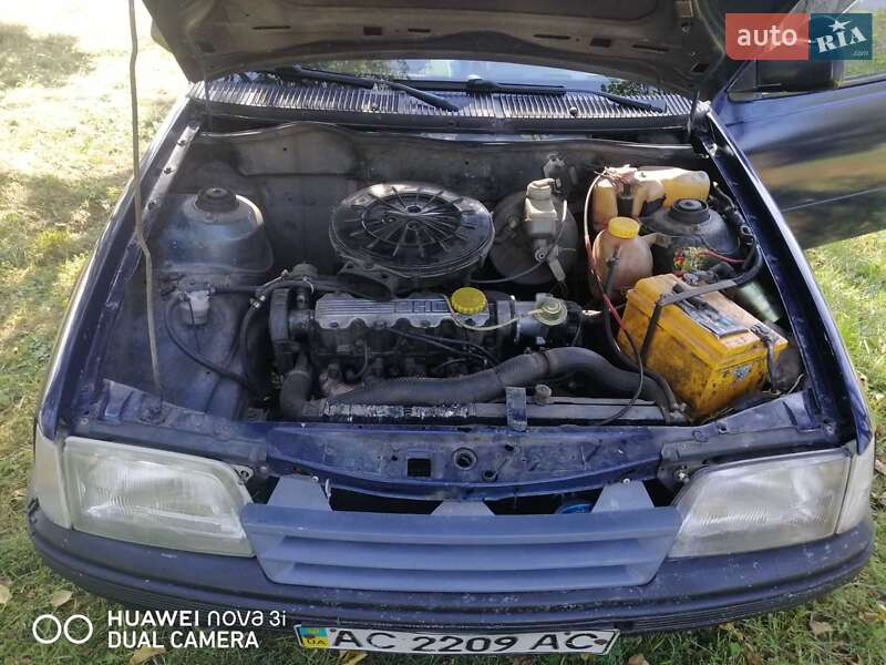 Хэтчбек Opel Kadett 1985 в Ковеле