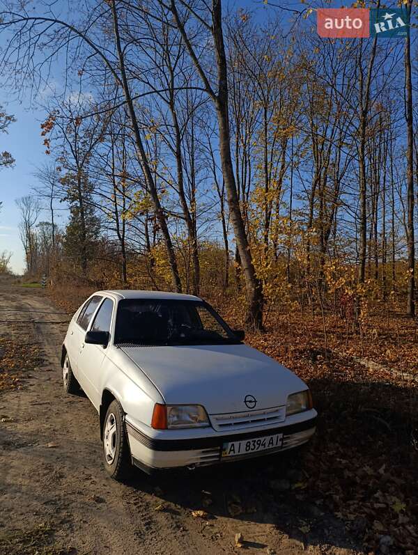 Седан Opel Kadett 1988 в Смеле