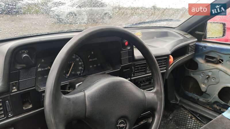 Седан Opel Kadett 1986 в Самборе