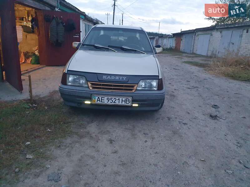 Седан Opel Kadett 1989 в 