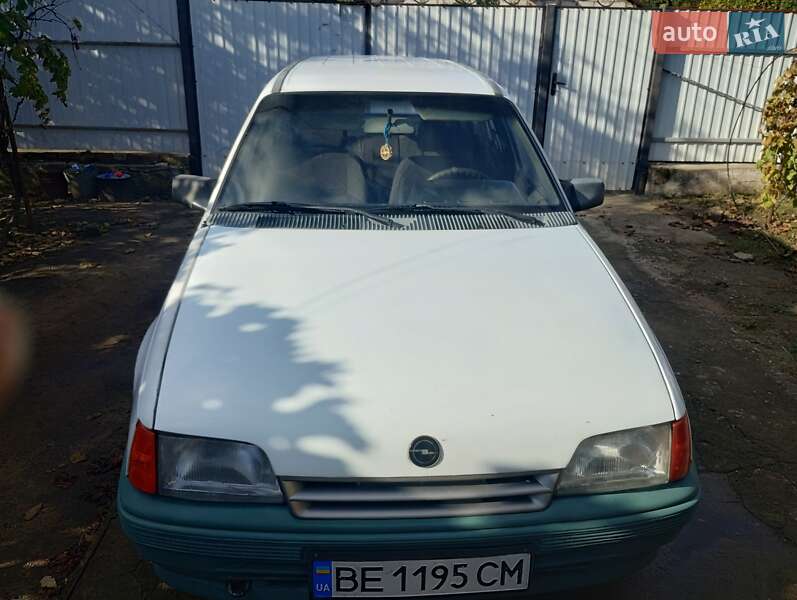 Универсал Opel Kadett 1990 в Вознесенске