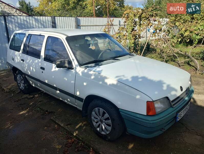 Универсал Opel Kadett 1990 в Вознесенске