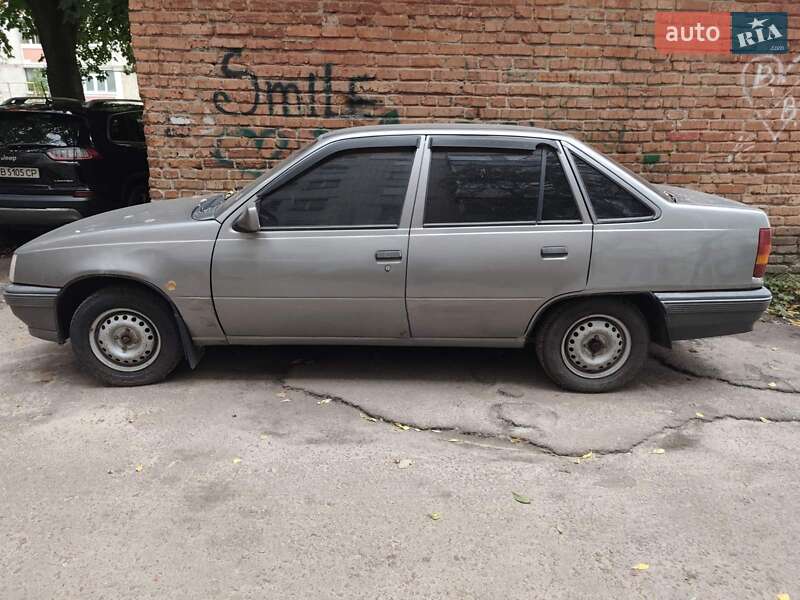 Седан Opel Kadett 1988 в Чернигове фото 3 Седан Opel Kadett 1988 в Чернигове