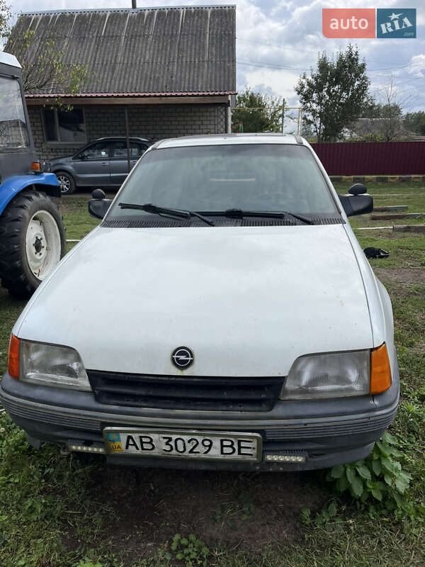 Хэтчбек Opel Kadett 1985 в Звягеле фото 8 Хэтчбек Opel Kadett 1985 в Звягеле