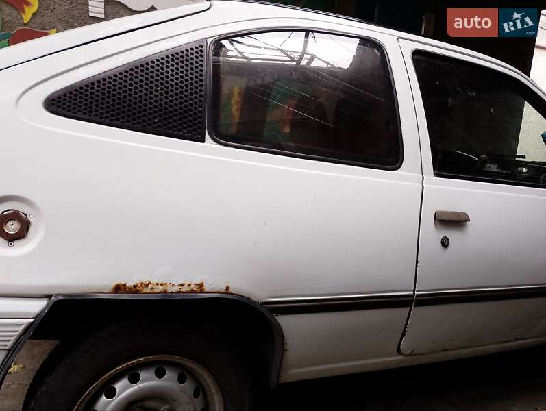 Хэтчбек Opel Kadett 1985 в Каменском фото 12 Хэтчбек Opel Kadett 1985 в Каменском