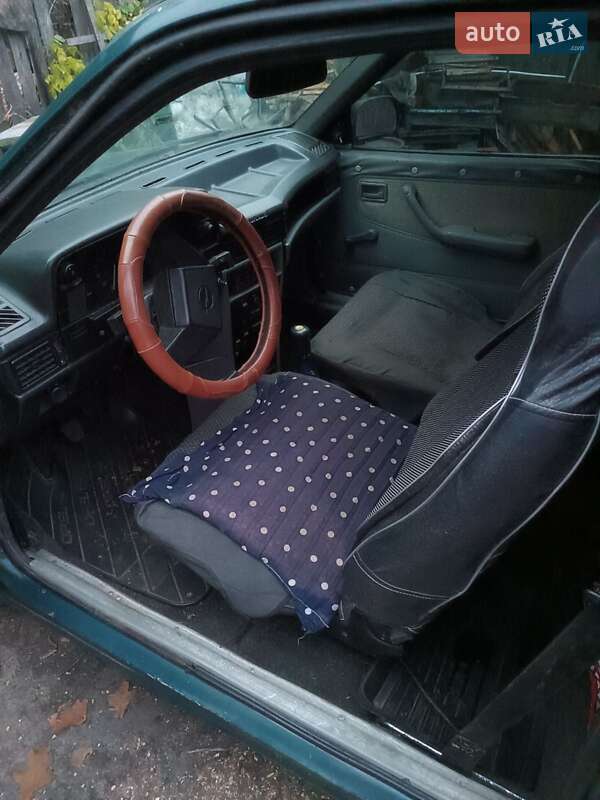 Хэтчбек Opel Kadett 1987 в Корюковке фото 4 Хэтчбек Opel Kadett 1987 в Корюковке