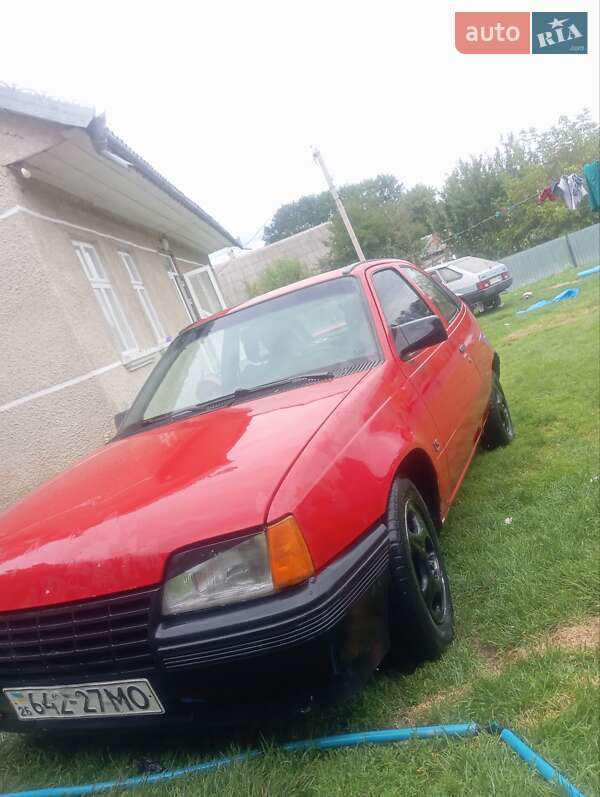 Хэтчбек Opel Kadett 1986 в Черновцах