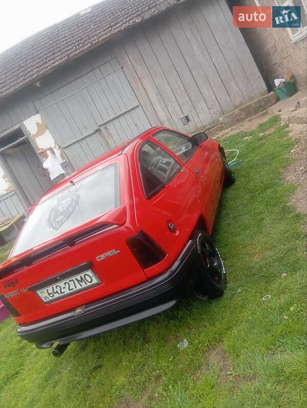 Хэтчбек Opel Kadett 1986 в Черновцах