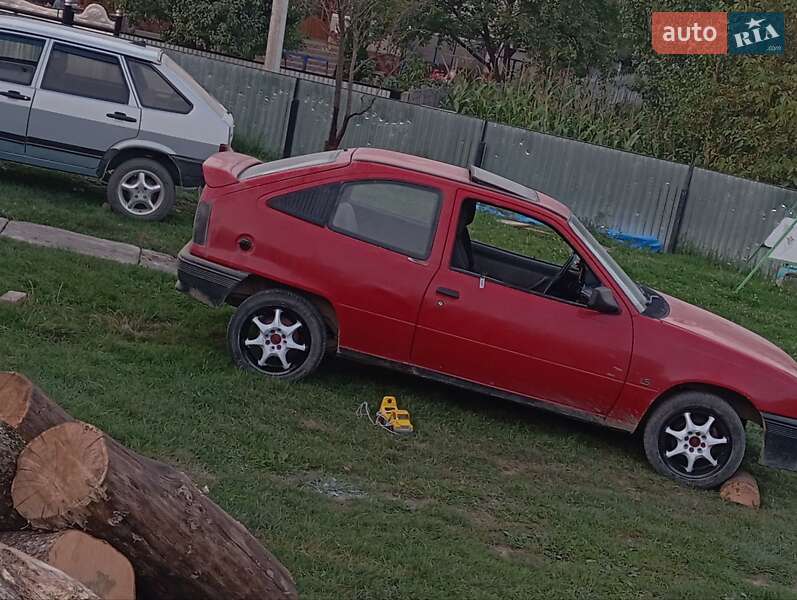 Хэтчбек Opel Kadett 1986 в Черновцах