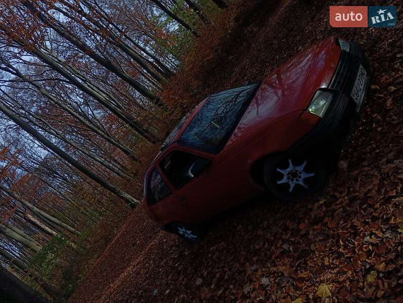 Хэтчбек Opel Kadett 1986 в Черновцах