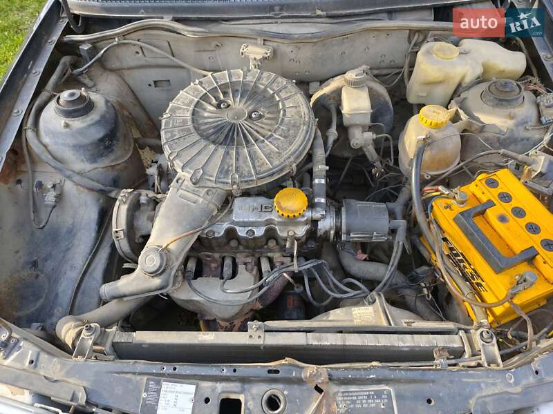 Седан Opel Kadett 1988 в Черновцах