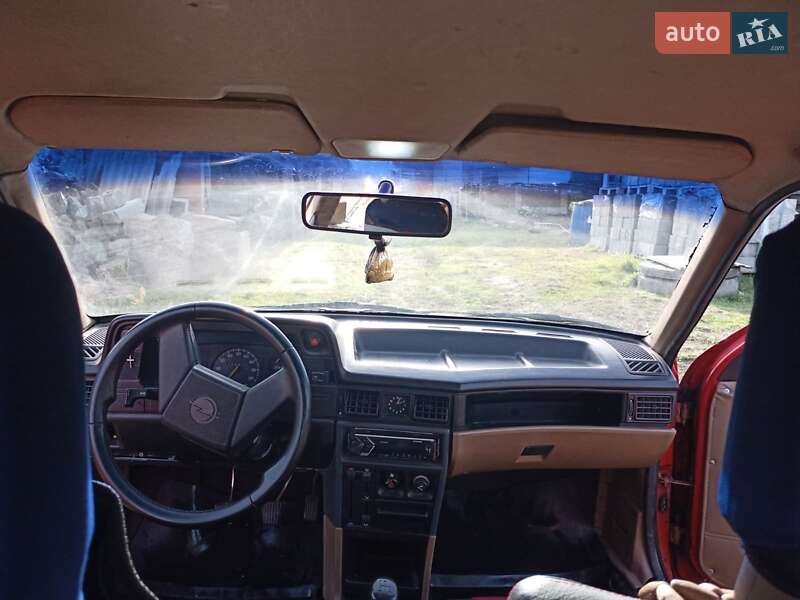 Хэтчбек Opel Kadett 1986 в Малине