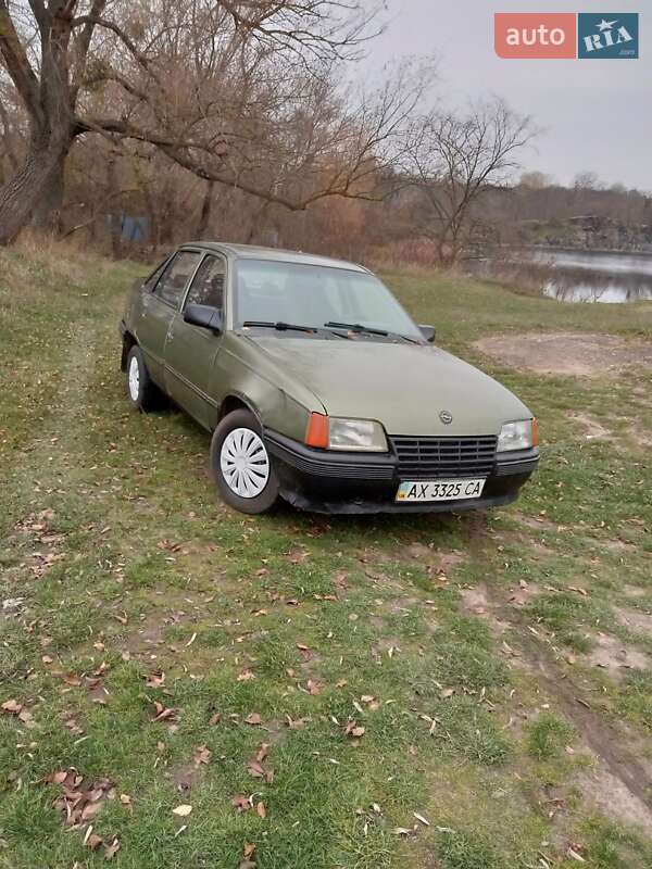 Седан Opel Kadett 1986 в Корсуне-Шевченковском фото Седан Opel Kadett 1986 в Корсуне-Шевченковском