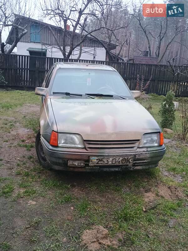 Хэтчбек Opel Kadett 1986 в Киеве